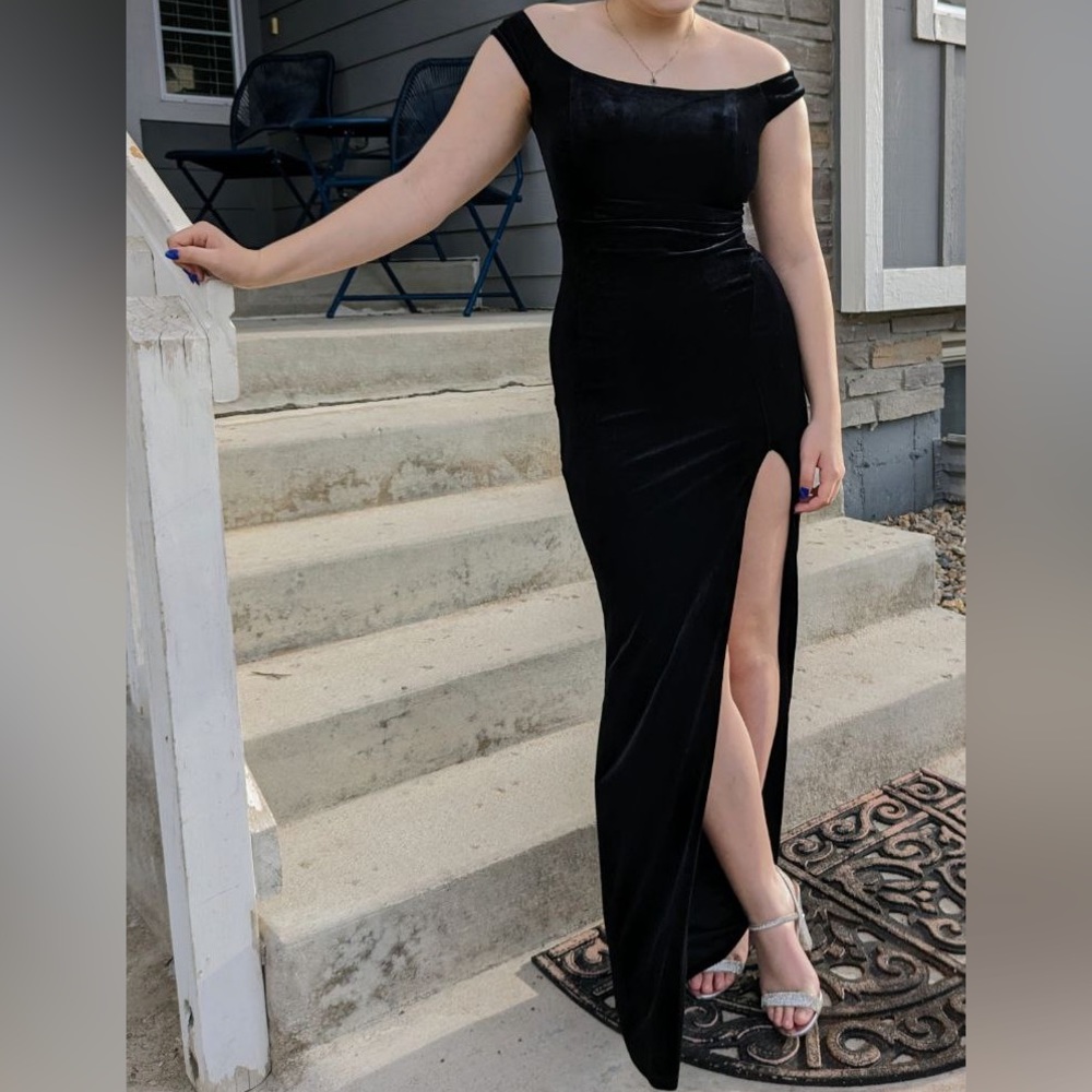 Long velvet black dress